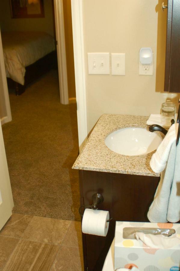 Blue Bear Den 3Br 2Ba Dtc Private Apt Hot Tub Esterno foto